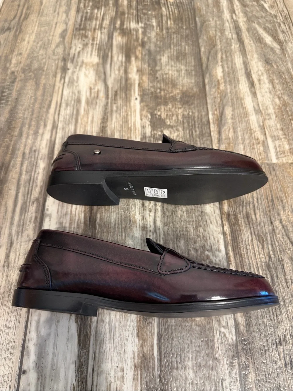 Confetti Kid’s Burgundy Leather Slip-On Loafers Size 32=US 1 Youth